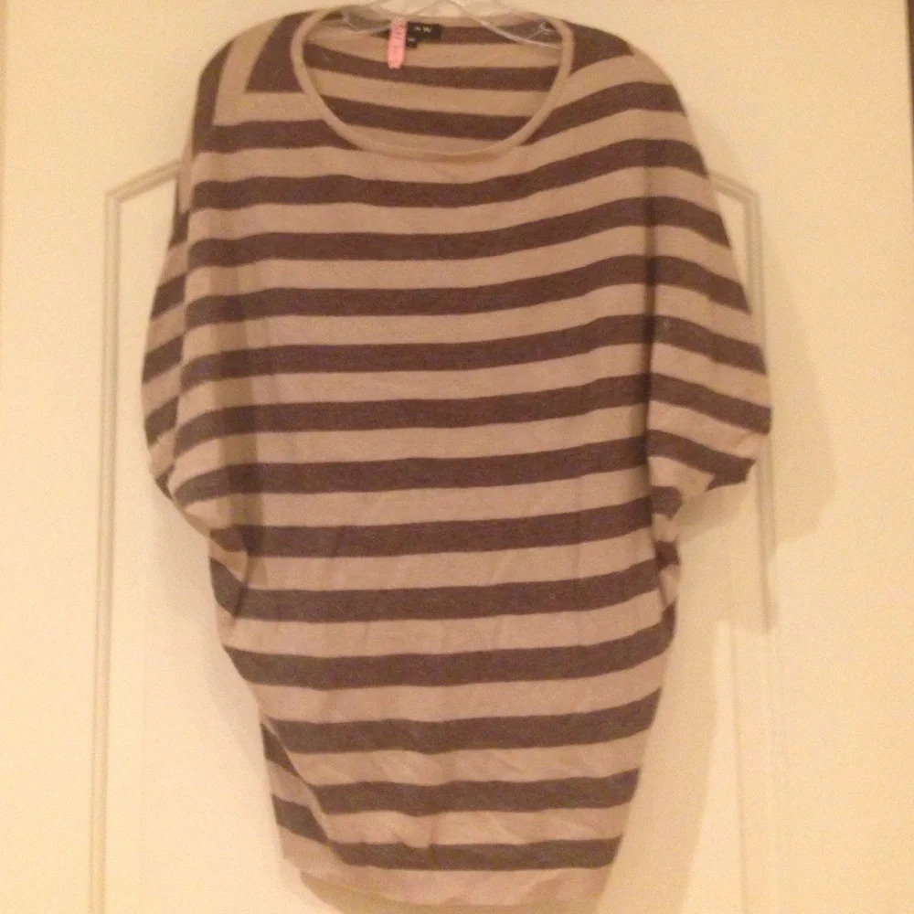 Glam Short Sleeve Striped Sweater Size Medium EUC